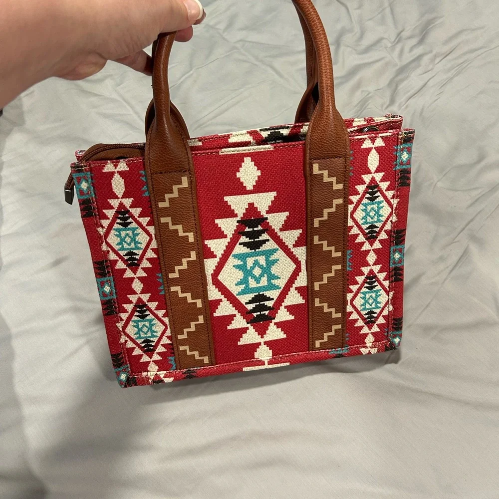 Wrangler Red and Brown handbag w strap - Picture 3 of 5